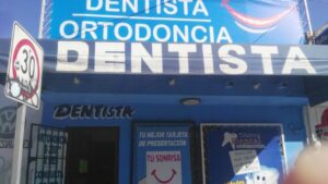 Los Dentistas Aztlán           